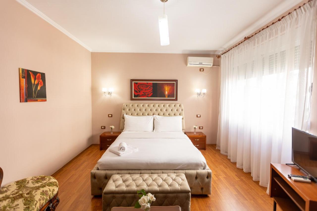 Prince Hotel Тирана Екстер'єр фото