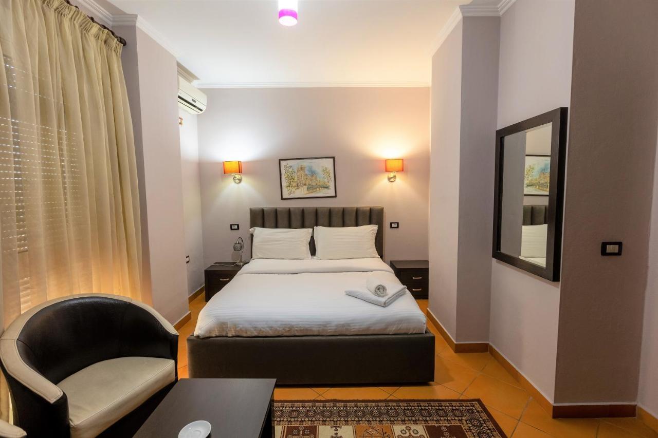 Prince Hotel Тирана Екстер'єр фото