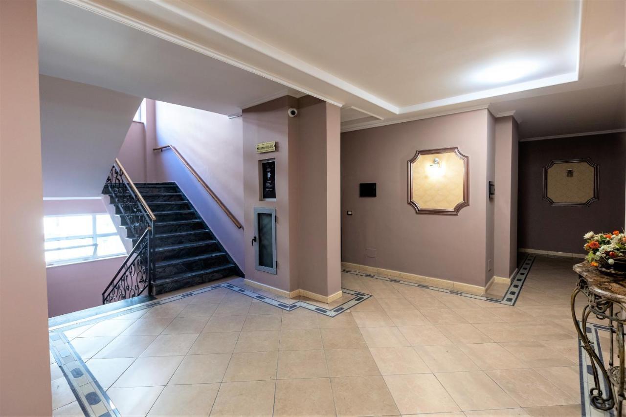 Prince Hotel Тирана Екстер'єр фото