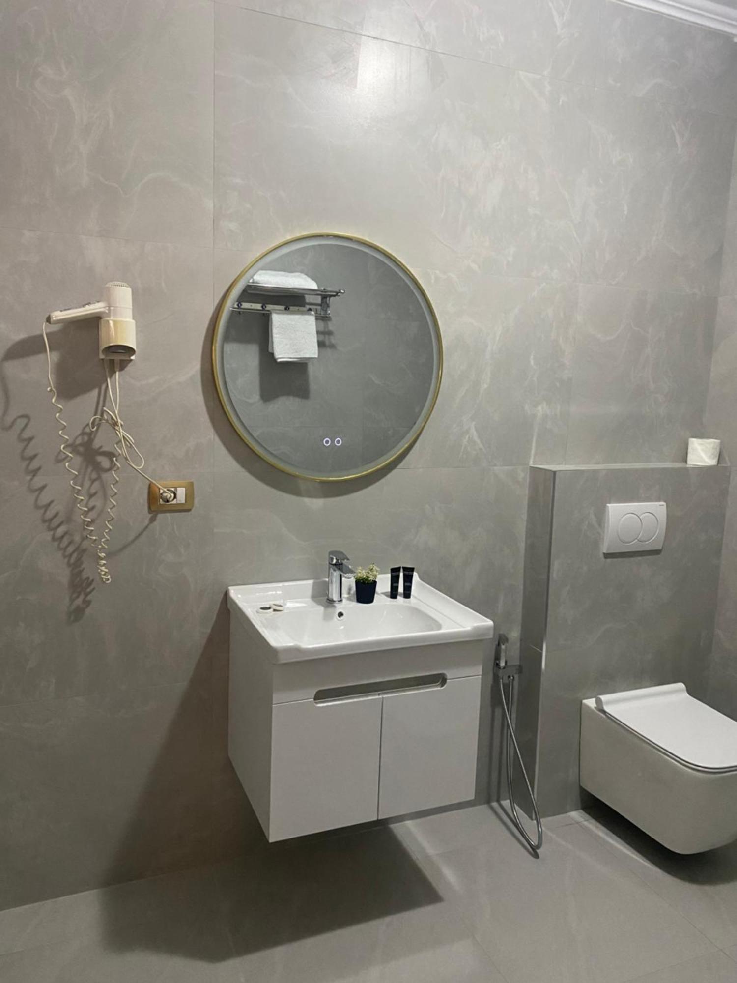 Prince Hotel Тирана Екстер'єр фото