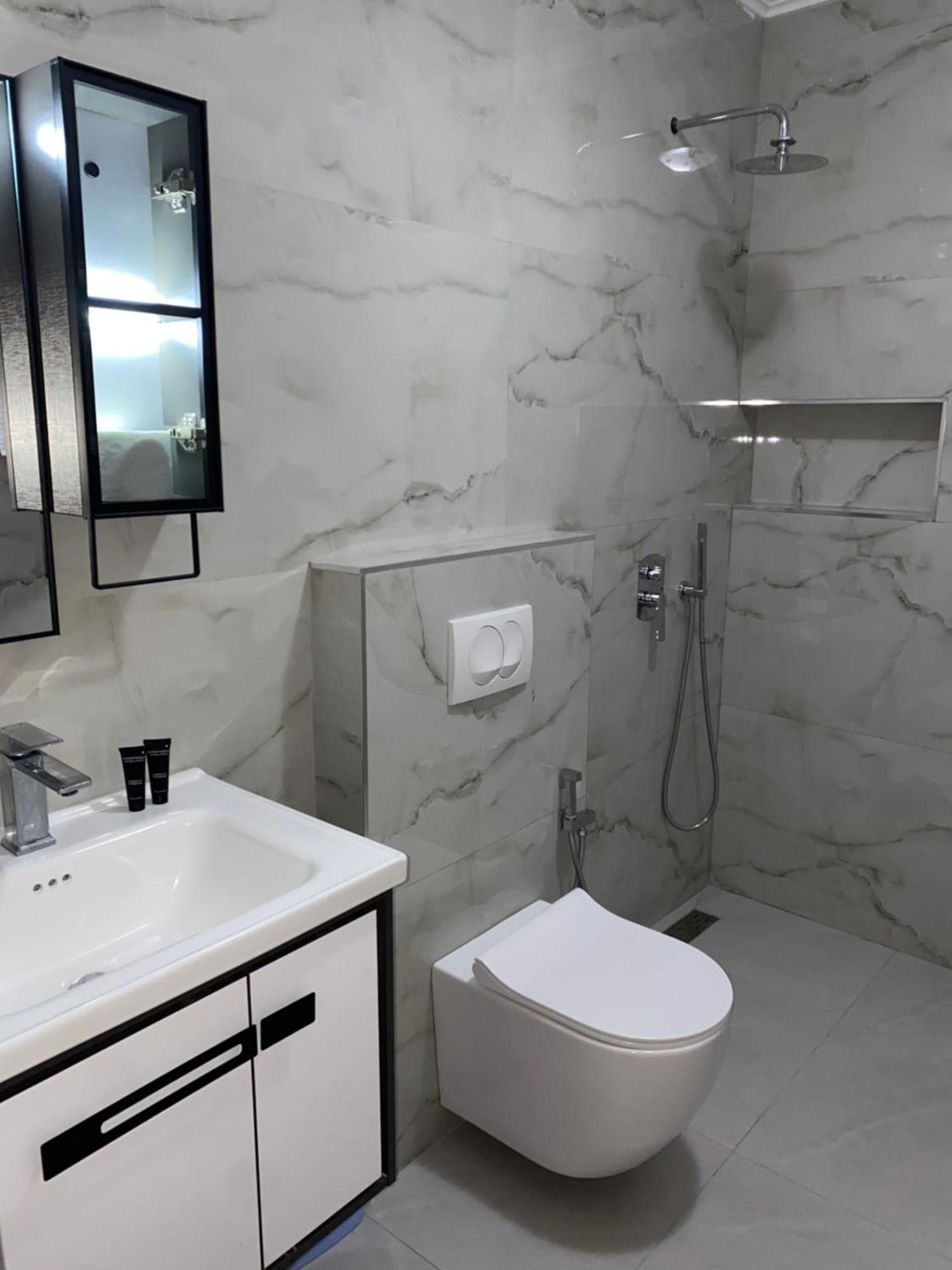 Prince Hotel Тирана Екстер'єр фото