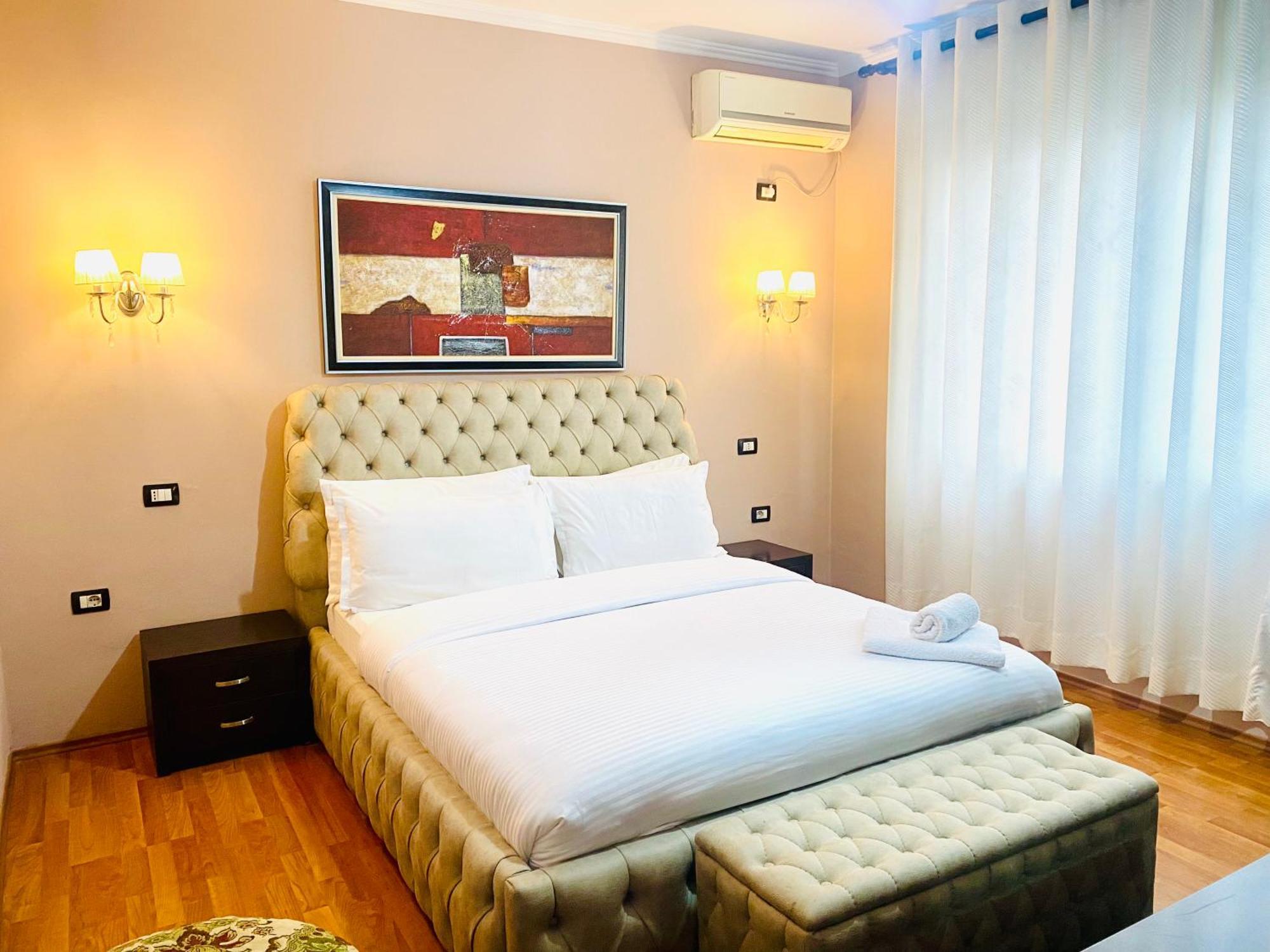 Prince Hotel Тирана Екстер'єр фото